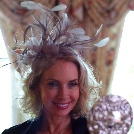 Chapeau et tenue de cérémonie couture