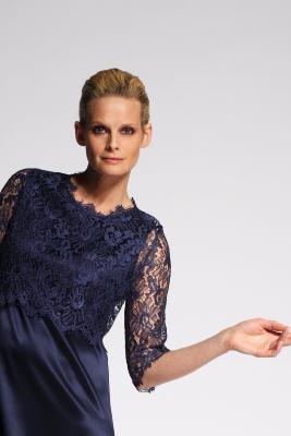 Robe de cocktail en soie argentée Robe de cocktail en soie argentée