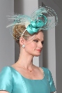 Serre-tête avec calotte à plumes et nœud turquoises pour mariage