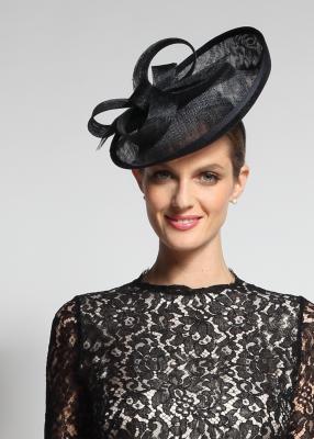 Superbe chapeau CLARA Fascinator pour cérémonie en sisal noir