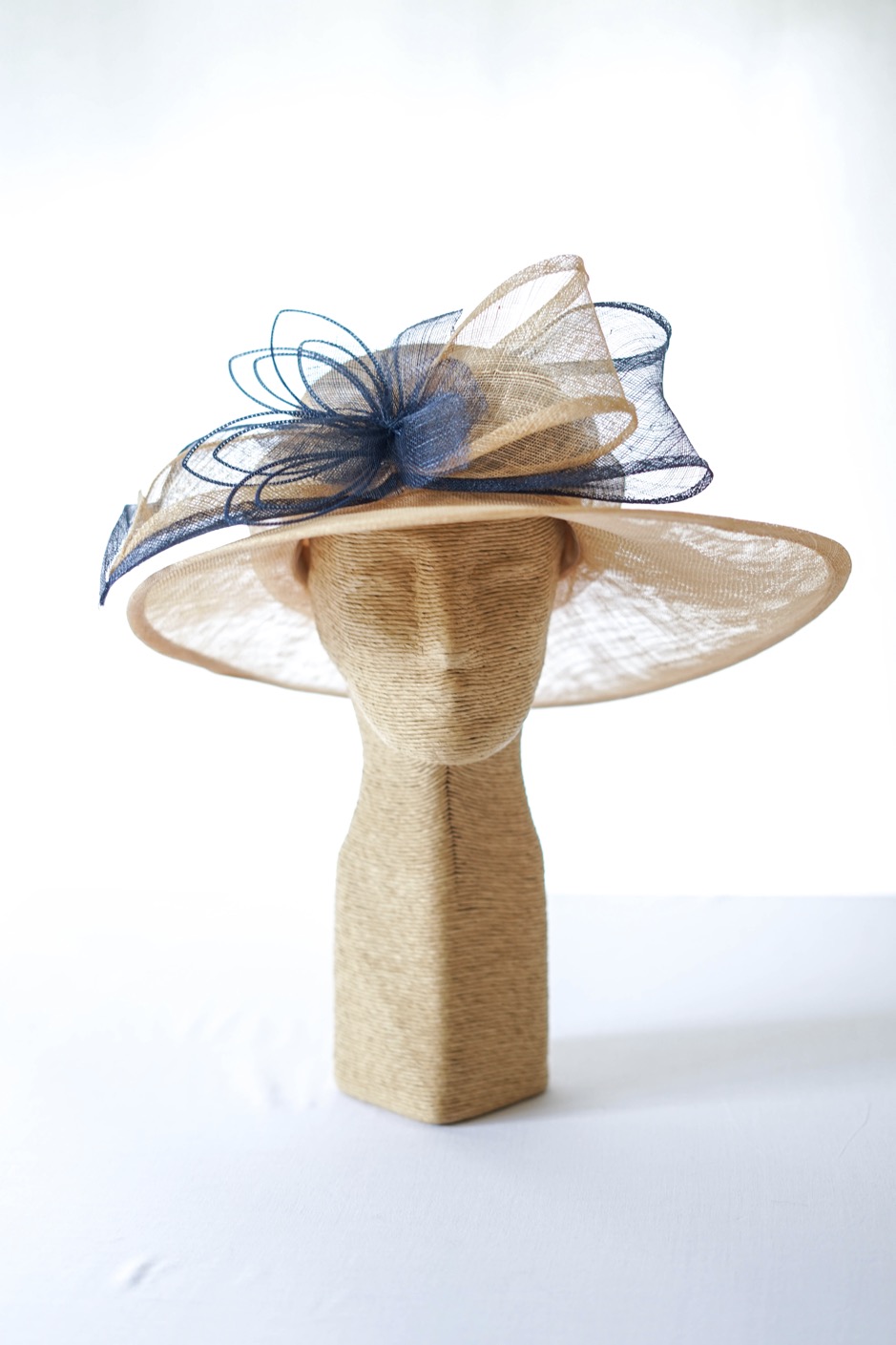 Chapeau capeline bicolore nude et indigo