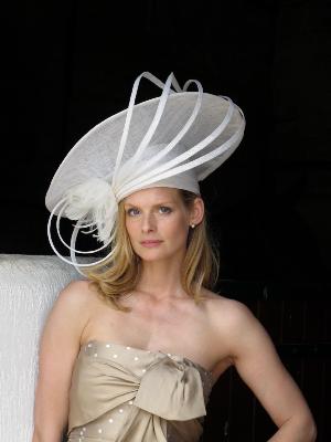 X-Accessoire pour mariée chapeau original Couture QUADRILLE ivoire