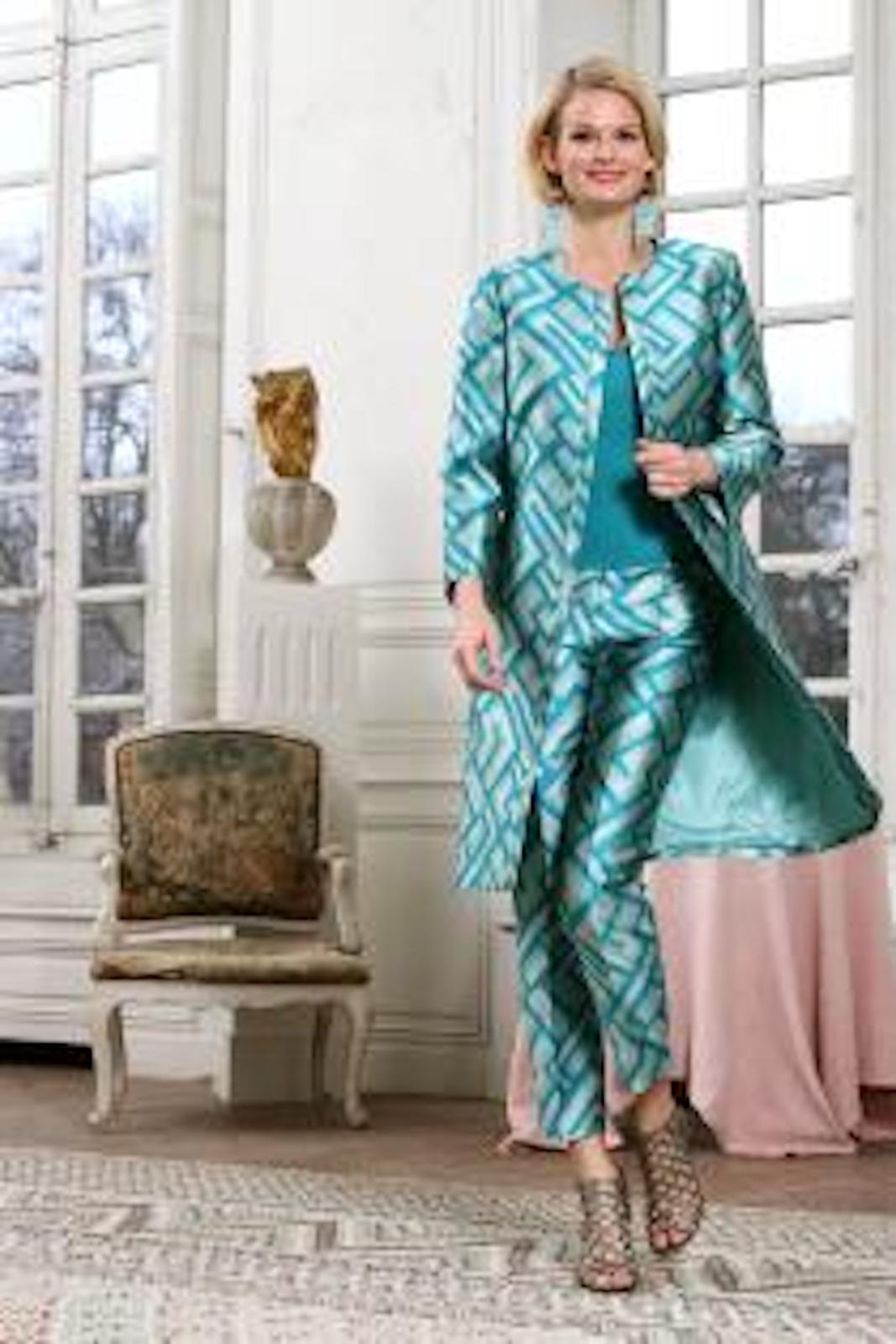 Tailleur pantalon soierie  PEACOCK en stock T40