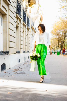 Elégant Pantalon souple en twill de soie CORA-t shirt LYAH crêpe et cape HYACINTHE