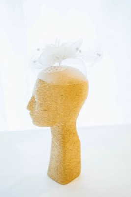 Coiffe en fleur blanche de mariage 