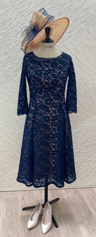  Belle robe en dentelle Ulla indigo t38