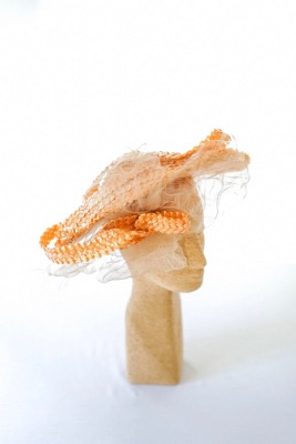 Chapeau de cérémonie saumon