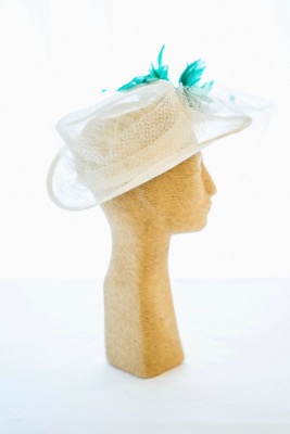 Chapeau fleur émeraude pour cérémonie