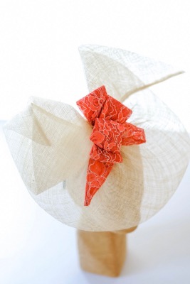Chapeau en sisal et noeud dentelle tangerine CLARA