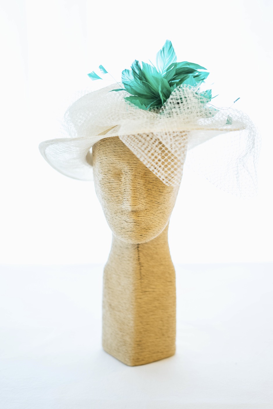 Chapeau fleur émeraude pour cérémonie