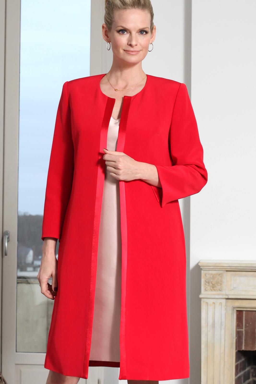 Manteau habillé en crêpe rouge bordure satin MONTANA T40