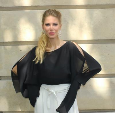 Tailleur veste 3/4  perlée et pantalon rond fluide 