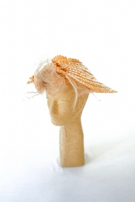 Chapeau de cérémonie saumon