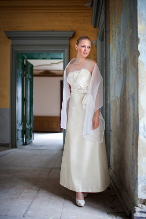 Robe de mariée longue en soie brodée ALICHA