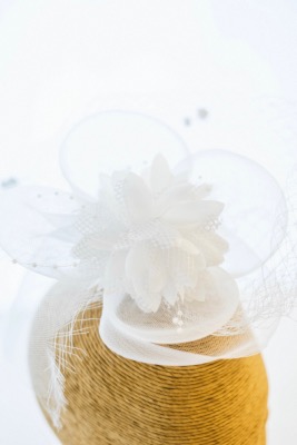 Coiffe en fleur blanche de mariage 