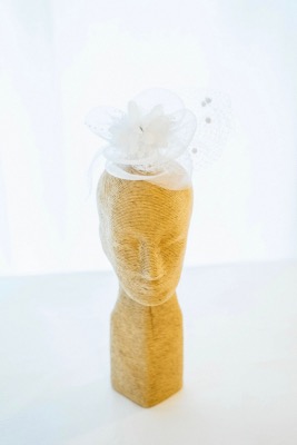 Coiffe en fleur blanche de mariage 