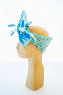Chapeau turban de cocktail bicolore en plissé