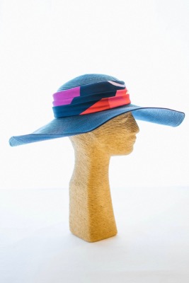 Chapeau de cérémonie en sisal et ruban de paille indigo