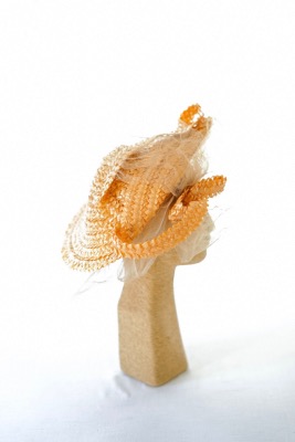Chapeau de cérémonie saumon