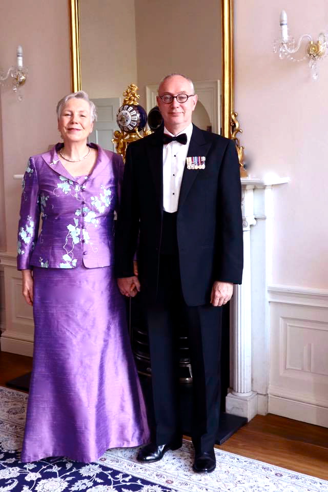 Tailleur long de cérémonie en soie brodée pour mariage Tailleur long de cérémonie en soie brodée pour mariage