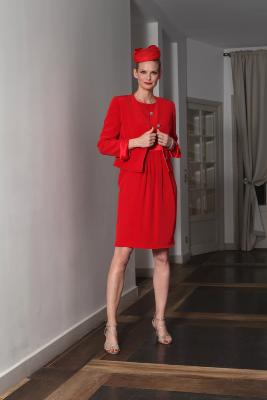 Très beau tailleur femme habillé en crêpe rouge GRANVILLE